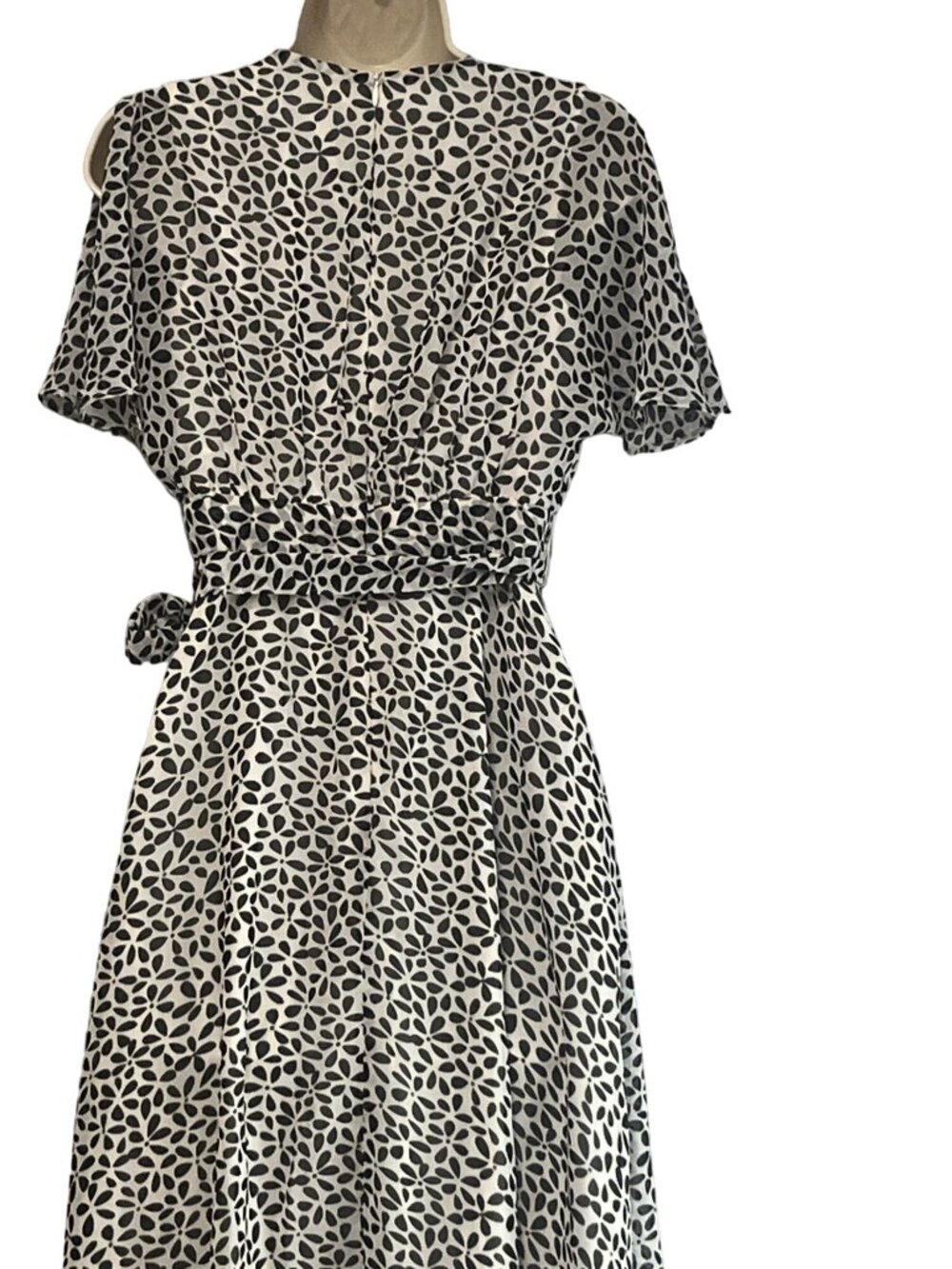 Eliza J. Split Sleeve Faux Wrap Dress, White/Black, Sz. 0 - Picture 11 of 12